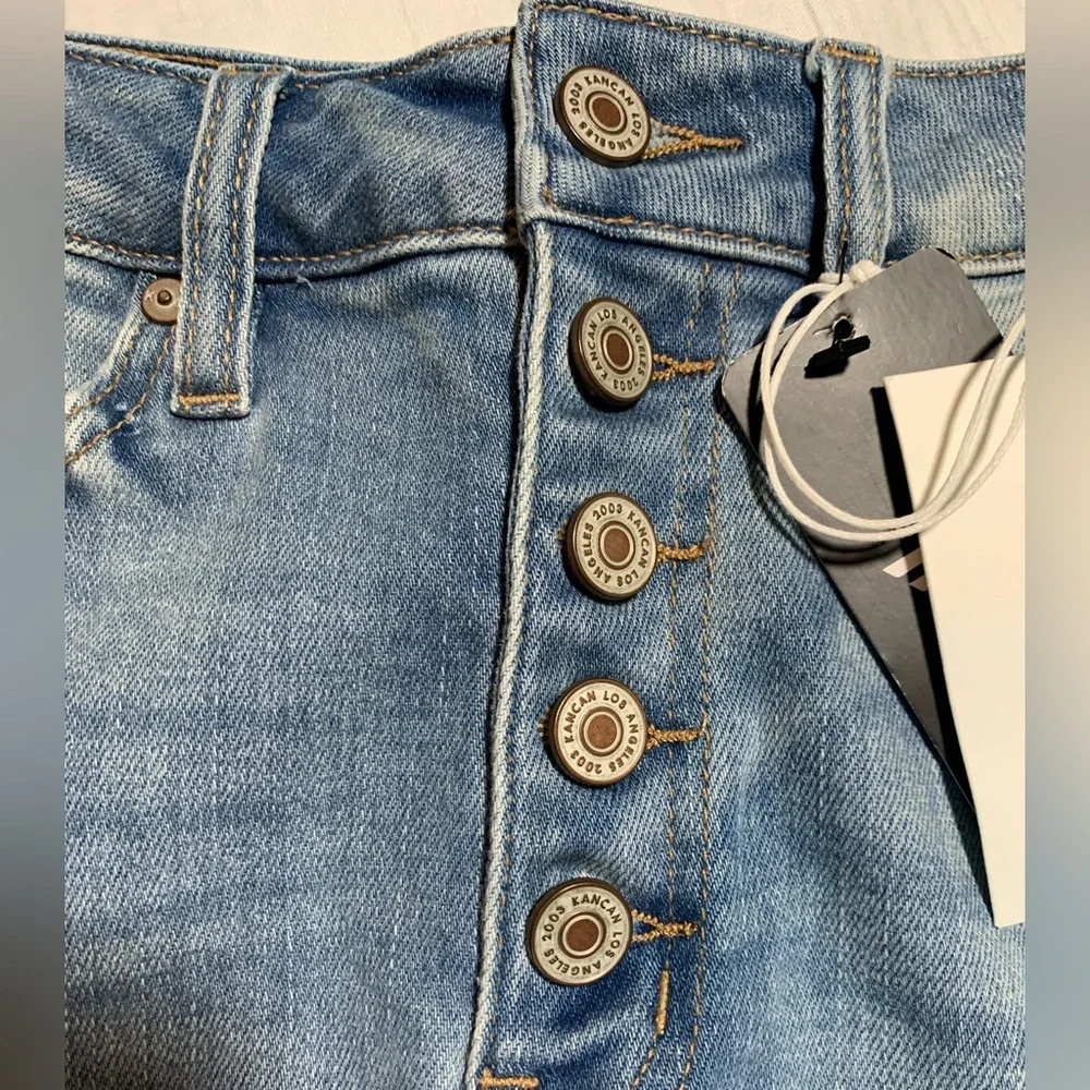 NWT KanCan High rise side panel short. Size 3/25.